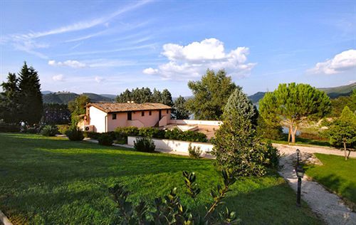 Hotel La Penisola Baschi Exterior foto