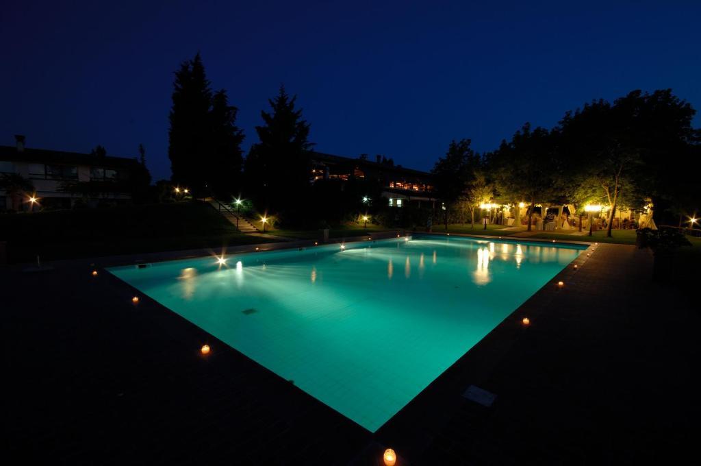 Hotel La Penisola Baschi Exterior foto
